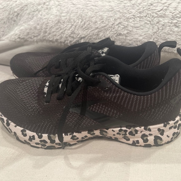 Brooks revel size 7.5 - Picture 1 of 4